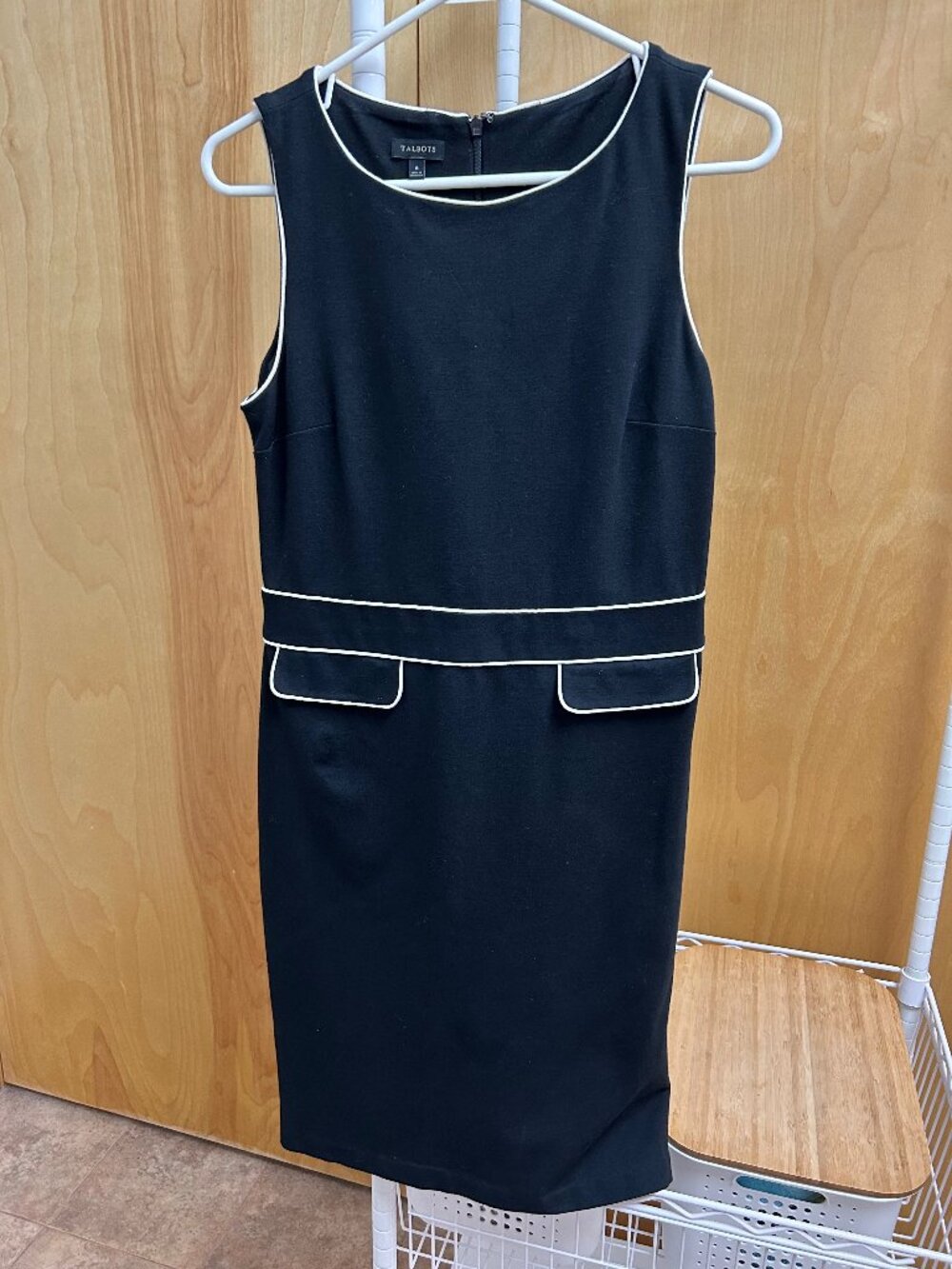 Talbots black and off-white size 6 sleeveless dress